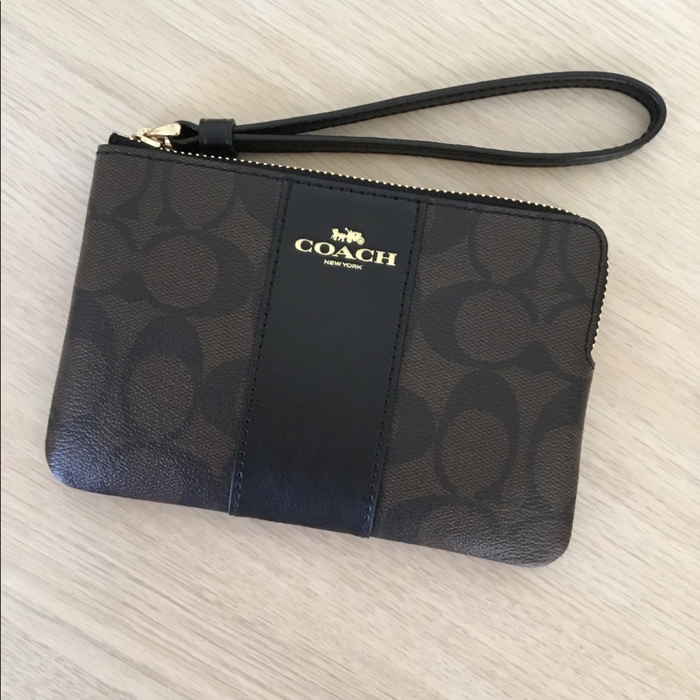 🌸Coach Signature Leather Wristlet NWT.
